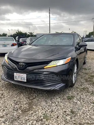 Toyota Camry 2018 Brown