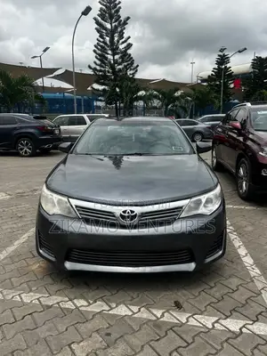 Toyota Camry LE 4dr Sedan (2.5L 4cyl 6A) 2014 Gray