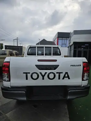 New Toyota Hilux 2025 White