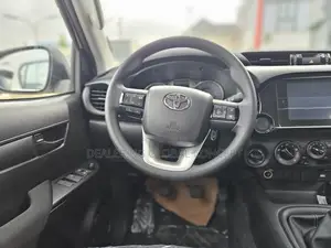 New Toyota Hilux 2025 White
