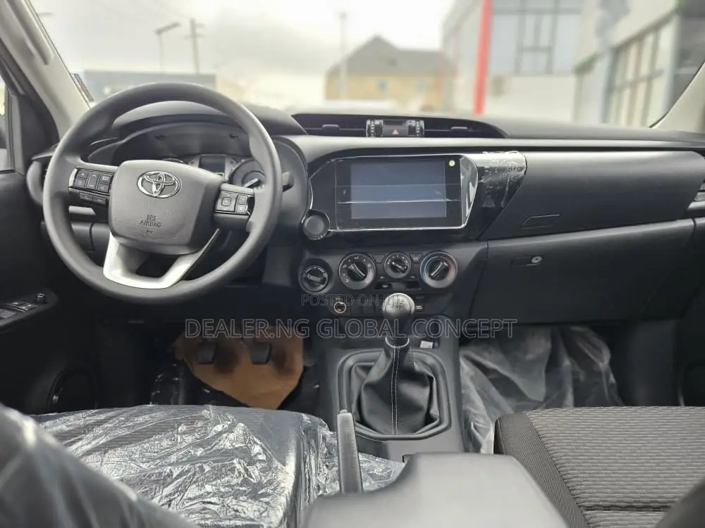 New Toyota Hilux 2025 White