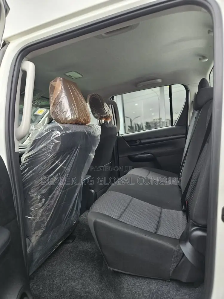 New Toyota Hilux 2025 White