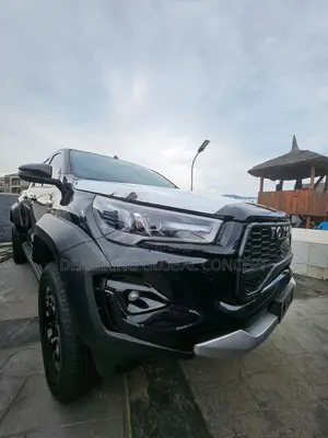 New Toyota Hilux 2025 Black