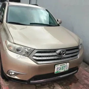 Toyota Highlander 2012 Gold