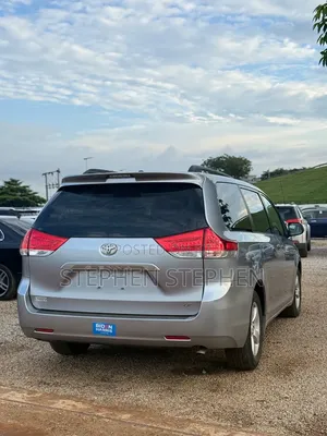 Toyota Sienna 2013 Blue