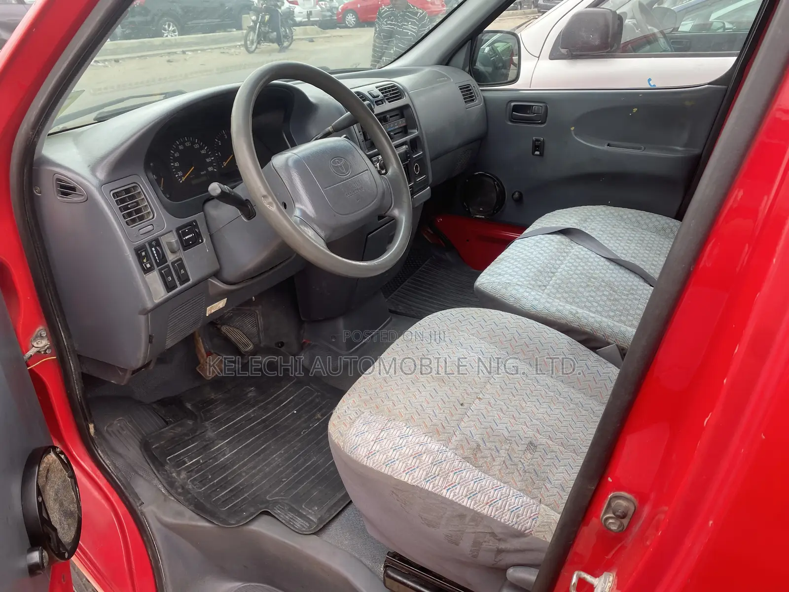 Toyota HiAce 2007 Red