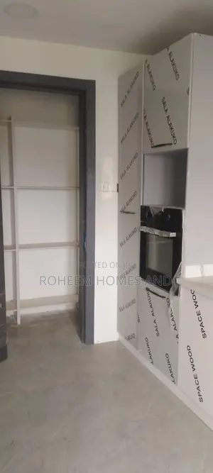 4bdrm Duplex in Secured Area, Onigbongbo for rent