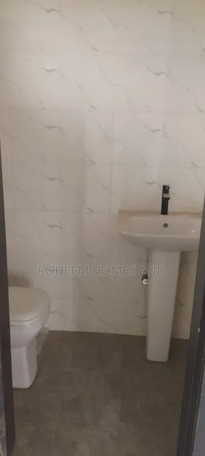 4bdrm Duplex in Secured Area, Onigbongbo for rent