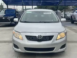 Toyota Corolla LE 4dr Sedan (1.8L 4cyl 4A) 2011 Silver
