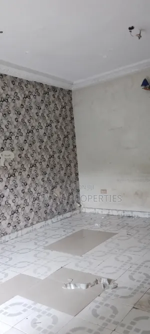 To LET 3 Bedroom Flat Under Decking at Rumunduru