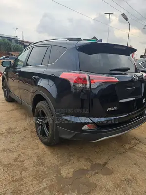 Toyota RAV4 XLE 4dr SUV (2.5L 4cyl 6A) 2018 Black