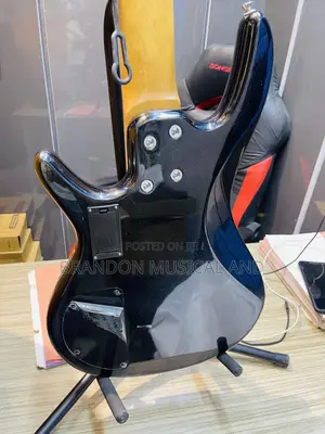 Deviser Active Bass Guitar