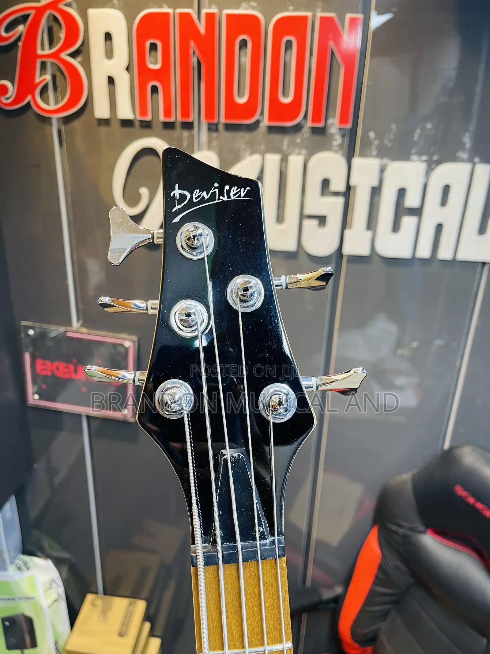 Deviser Active Bass Guitar