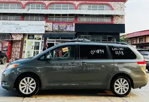 Toyota Sienna 2014 Gray