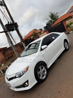 Toyota Camry SE 4dr Sedan (2.5L 4cyl 6A) 2012 White