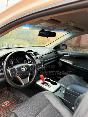 Toyota Camry SE 4dr Sedan (2.5L 4cyl 6A) 2012 White