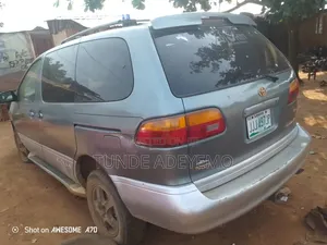 Toyota Sienna 2000 Blue