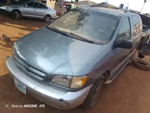 Toyota Sienna 2000 Blue