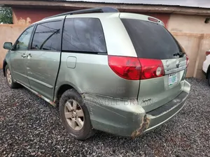 Toyota Sienna 2006 Green