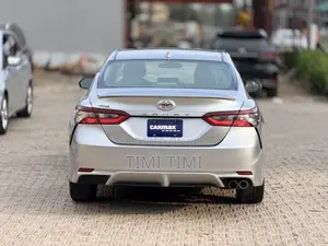 Toyota Camry SE 2021 Silver