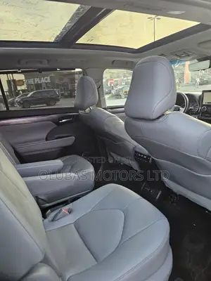 Toyota Highlander Platinum AWD 2024 Red