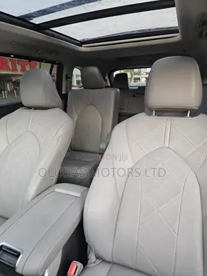 Toyota Highlander Platinum AWD 2024 Red