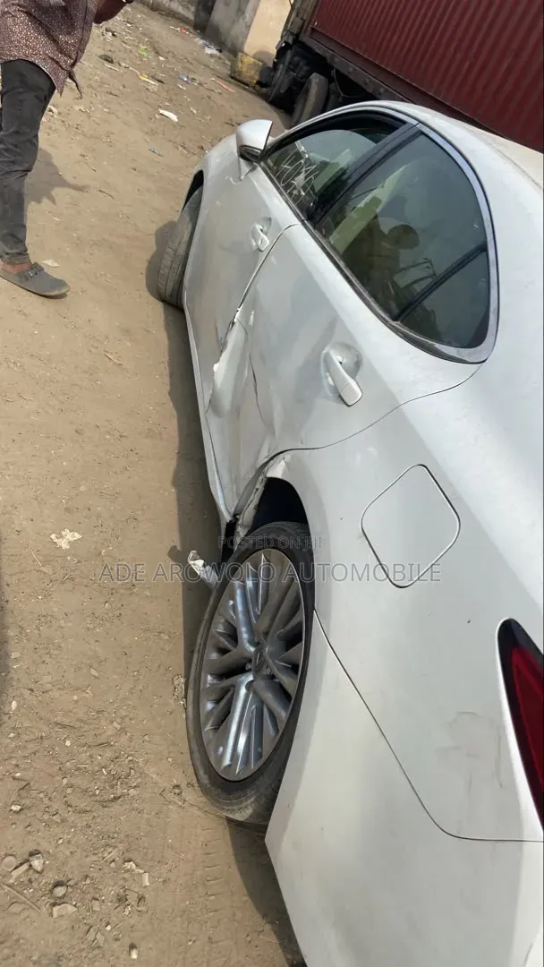 Lexus ES 2014 White