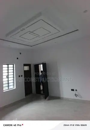 2bdrm Block of Flats in Kolapo Ishola Gra, for rent