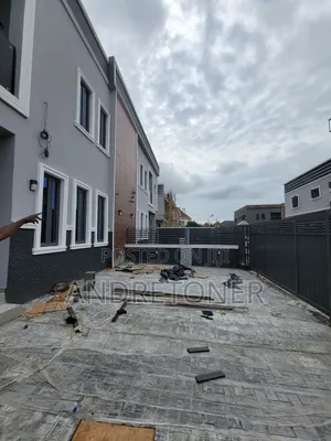 4bdrm Duplex in FHA for rent