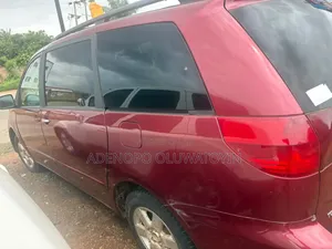 Toyota Sienna 2004 Silver