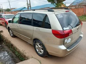 Toyota Sienna 2005 Gold