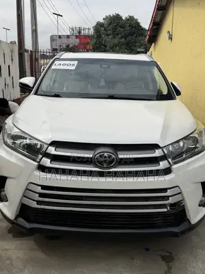 Toyota Highlander XLE 4x4 V6 (3.5L 6cyl 8A) 2018 White
