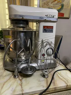White 7 Liters Cake Mixer