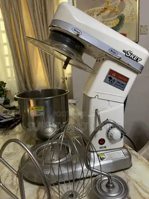 White 7 Liters Cake Mixer
