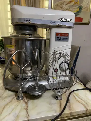 White 7 Liters Cake Mixer
