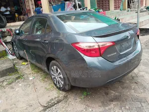 Toyota Corolla 2017 Green