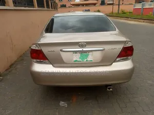 Toyota Camry 2005 Gold
