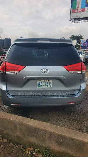 Toyota Sienna 2013 Blue
