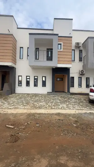 3bdrm Townhouse/Terrace in Idu for sale