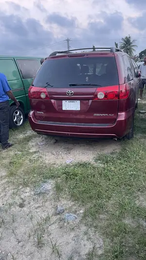 Toyota Sienna XLE AWD 2006 Red