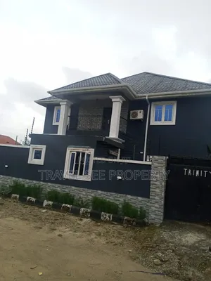 4bdrm Duplex in Opp University Pau, Eleko for rent