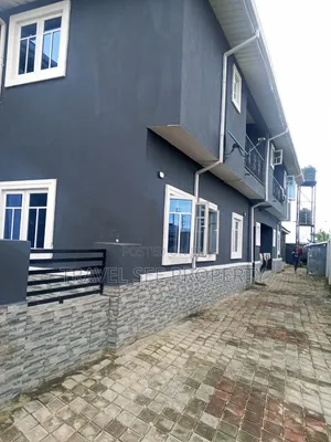 4bdrm Duplex in Opp University Pau, Eleko for rent