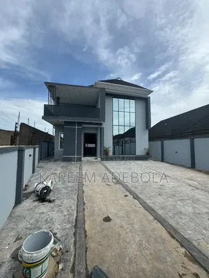 Furnished 4bdrm Duplex in Okebadan, Akobo for sale