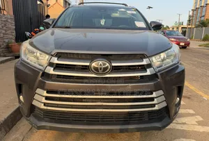 Toyota Highlander XLE 2019 Gray