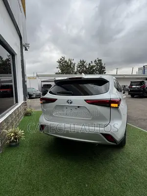 Toyota Highlander L 2022 White