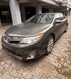 Toyota Camry XLE 4dr Sedan (3.5L 6cyl 6A) 2014 Green