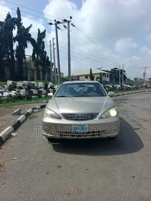 Toyota Camry 2004 Gold