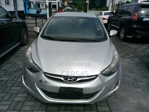 Hyundai Elantra 2012 Silver