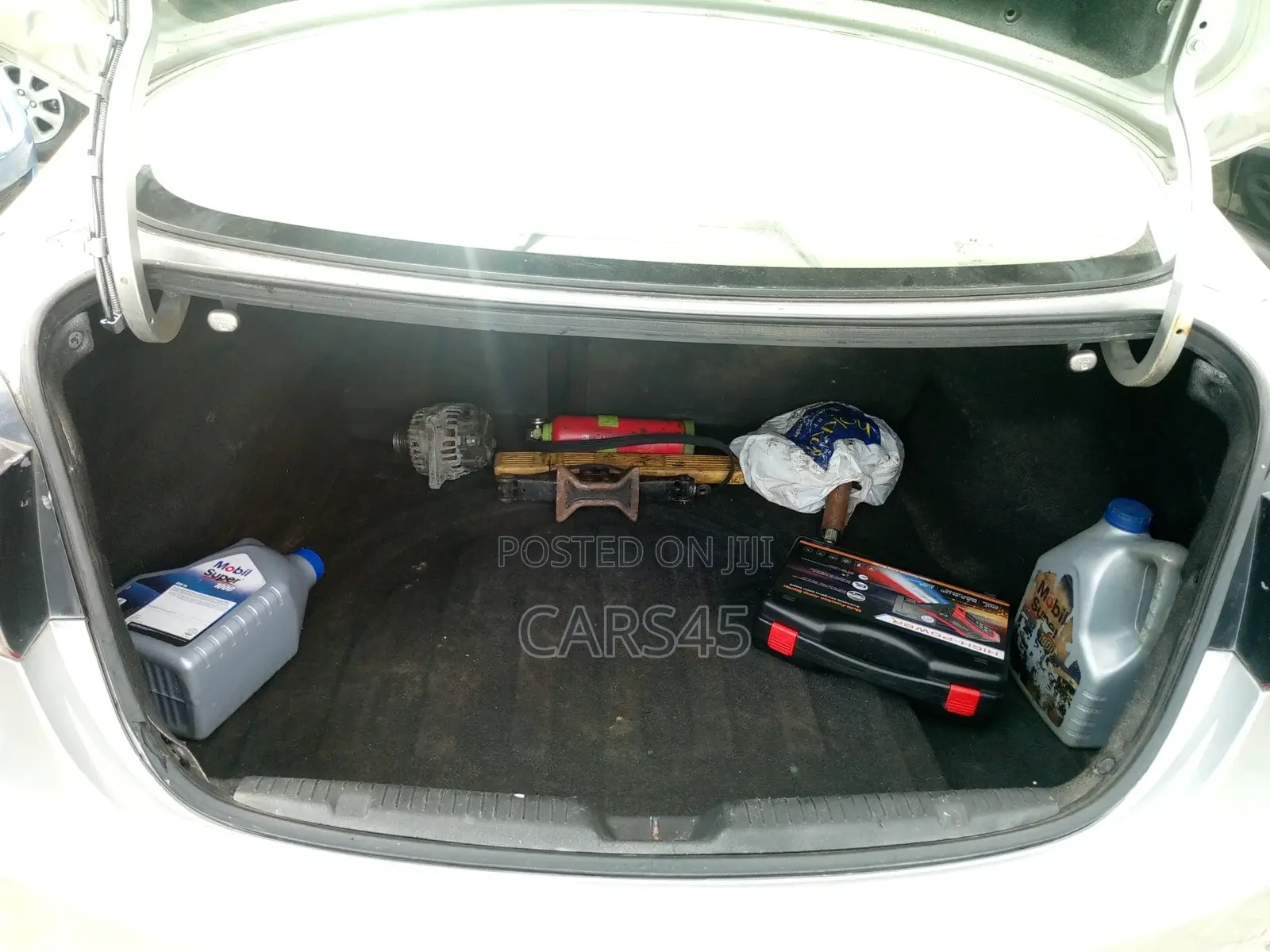 Hyundai Elantra 2012 Silver