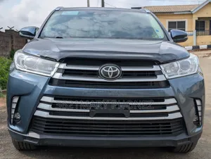 Toyota Highlander XLE 2019 Blue